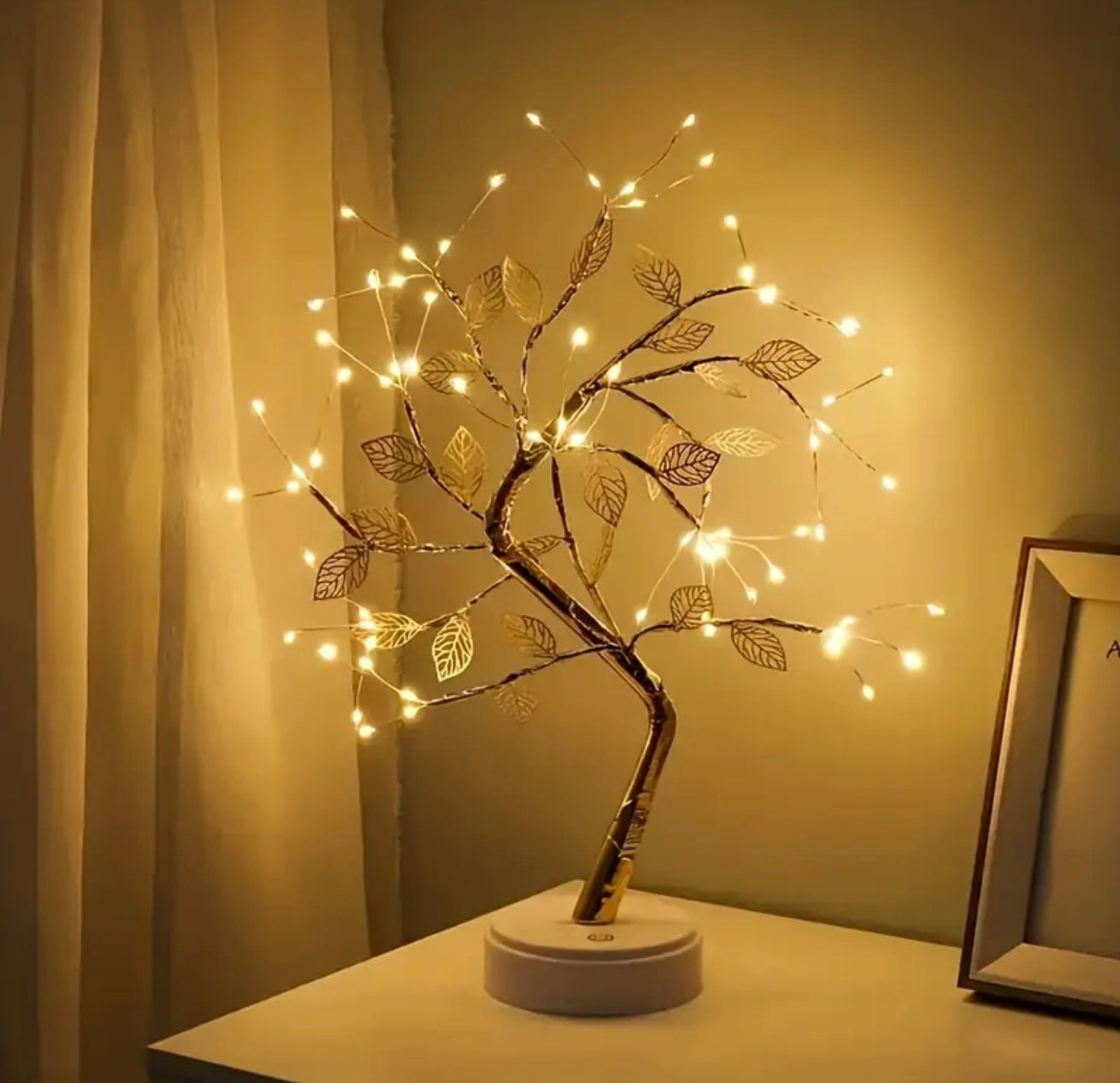 GOLDEN TREE LAMP