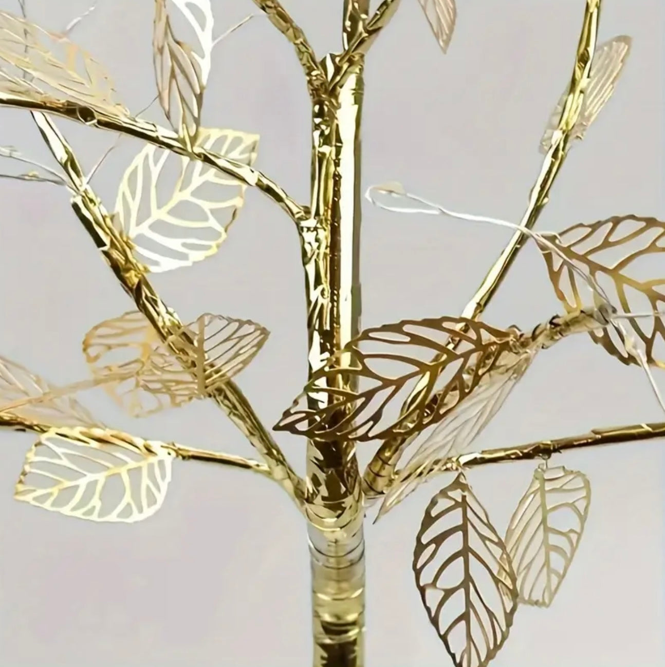 GOLDEN TREE LAMP